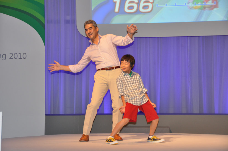 Illustration for article titled Yep, Japan Also Looks Silly Playing Kinect